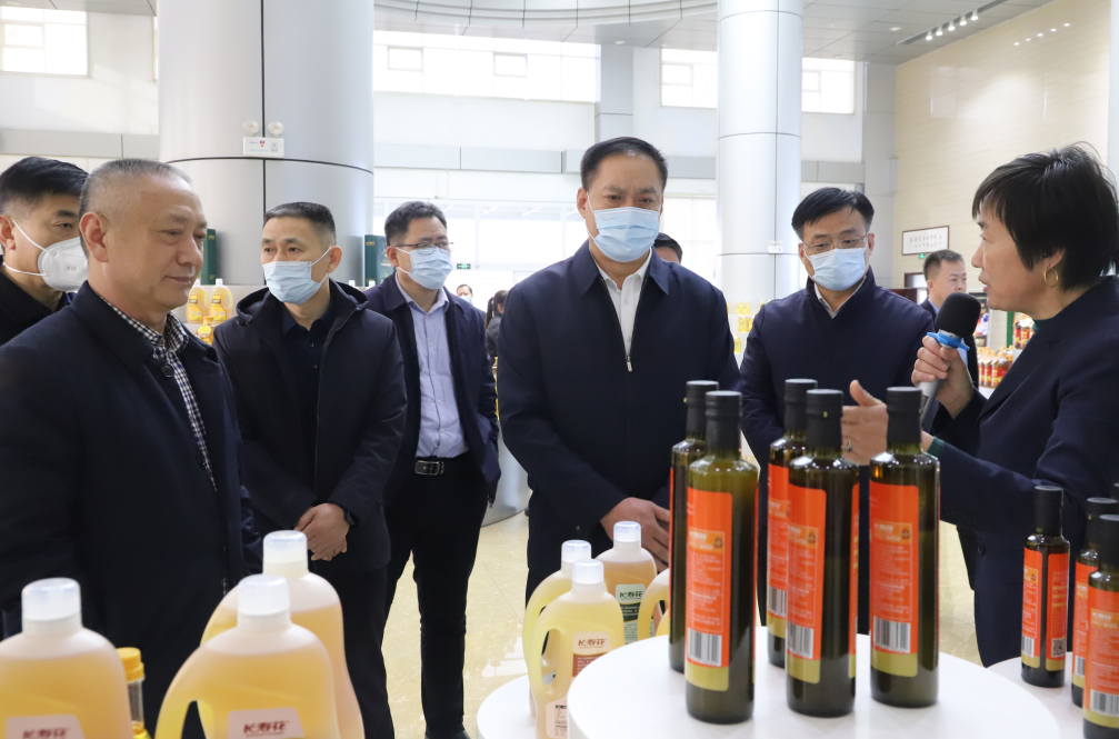 濱州市副市長(zhǎng)、市公安局局長(zhǎng)郝建來(lái)山東三星集團(tuán)督導(dǎo)食品安全“兩個(gè)責(zé)任”工作機(jī)制落實(shí)情況