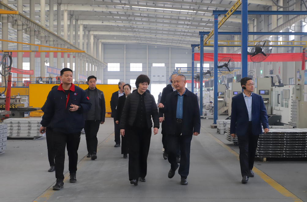 省工商聯(lián)黨組成員、秘書(shū)長(zhǎng)于玲一行來(lái)山東三星集團(tuán)調(diào)研