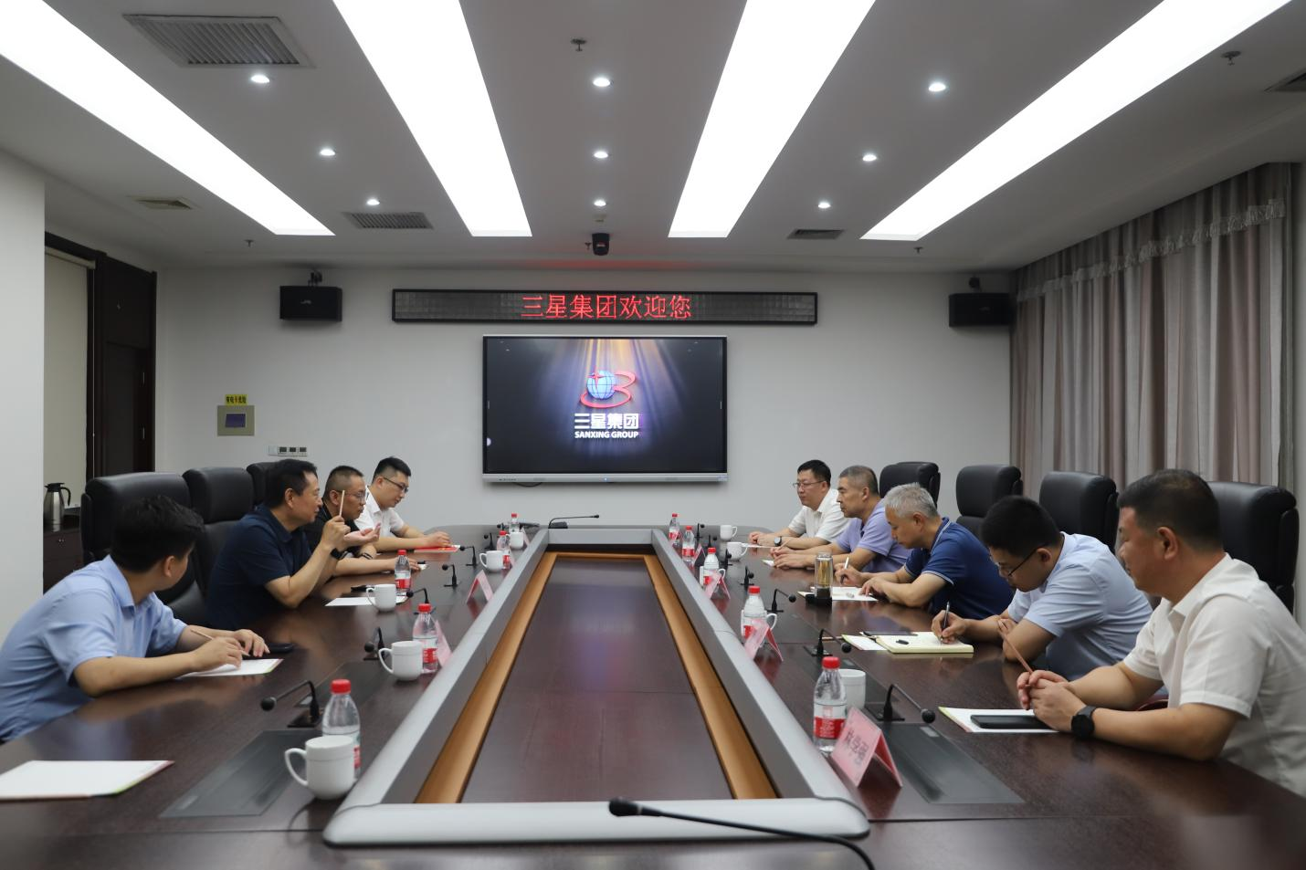 濱州銀保監(jiān)分局黨委書記、局長(zhǎng)尹程來(lái)山東三星集團(tuán)調(diào)研