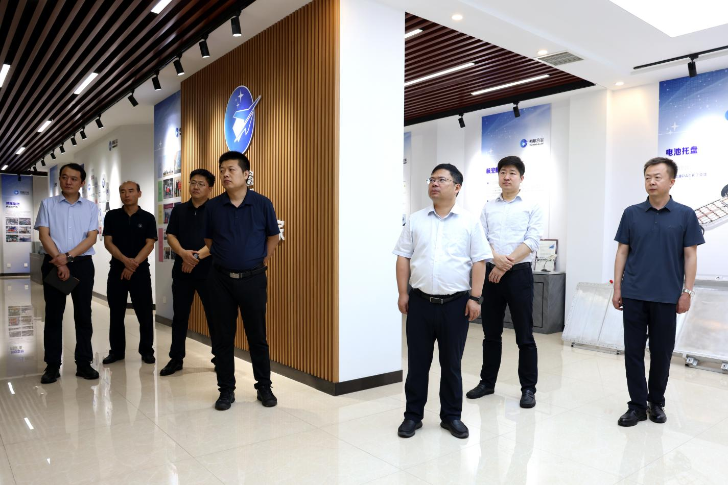 中國鐵建電氣化局集團軌道交通器材有限公司黨委書記、執(zhí)行董事劉如久一行來山東三星集團考察