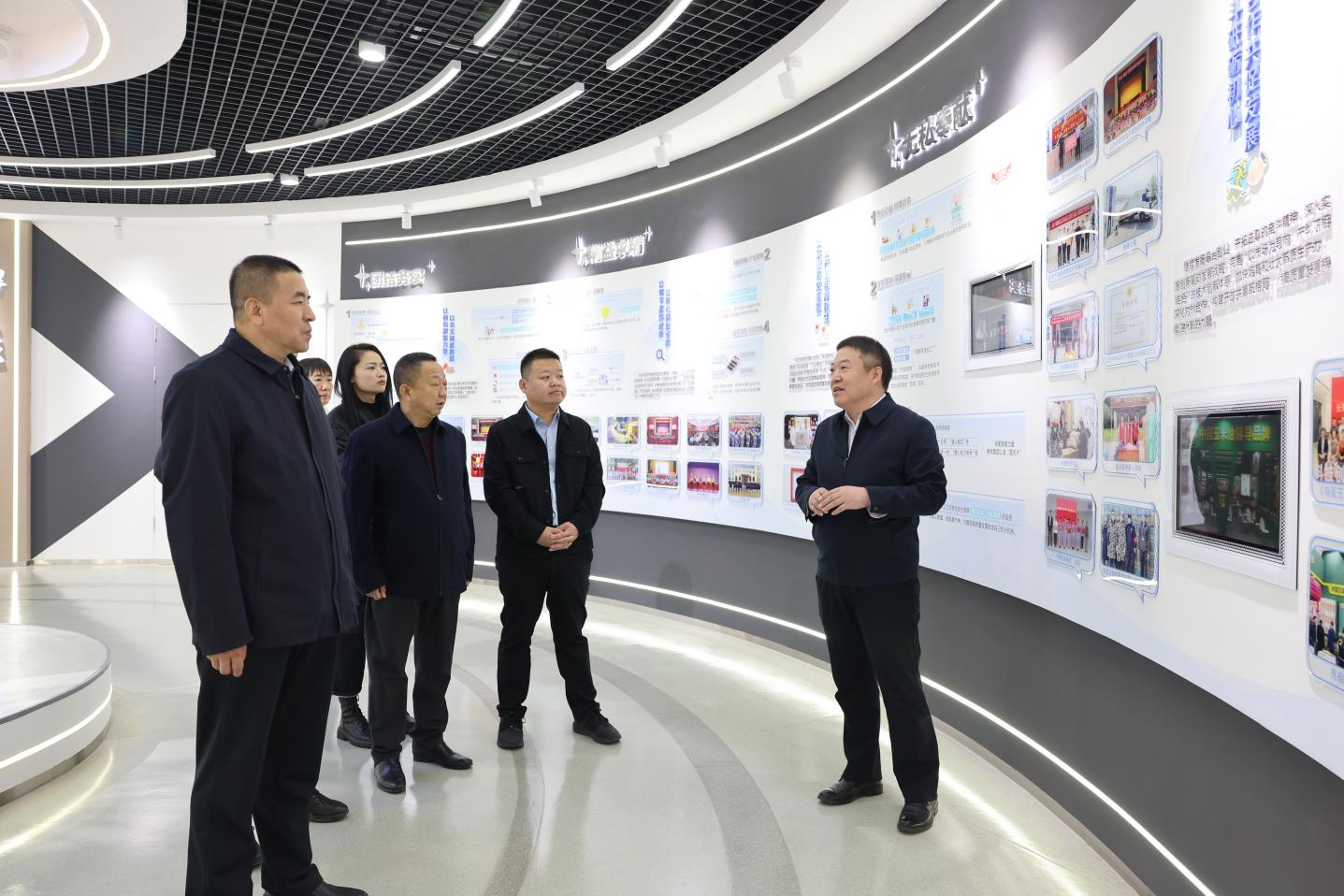 山東省健康促進與教育學(xué)會會長彭春雷一行來山東三星集團調(diào)研交流