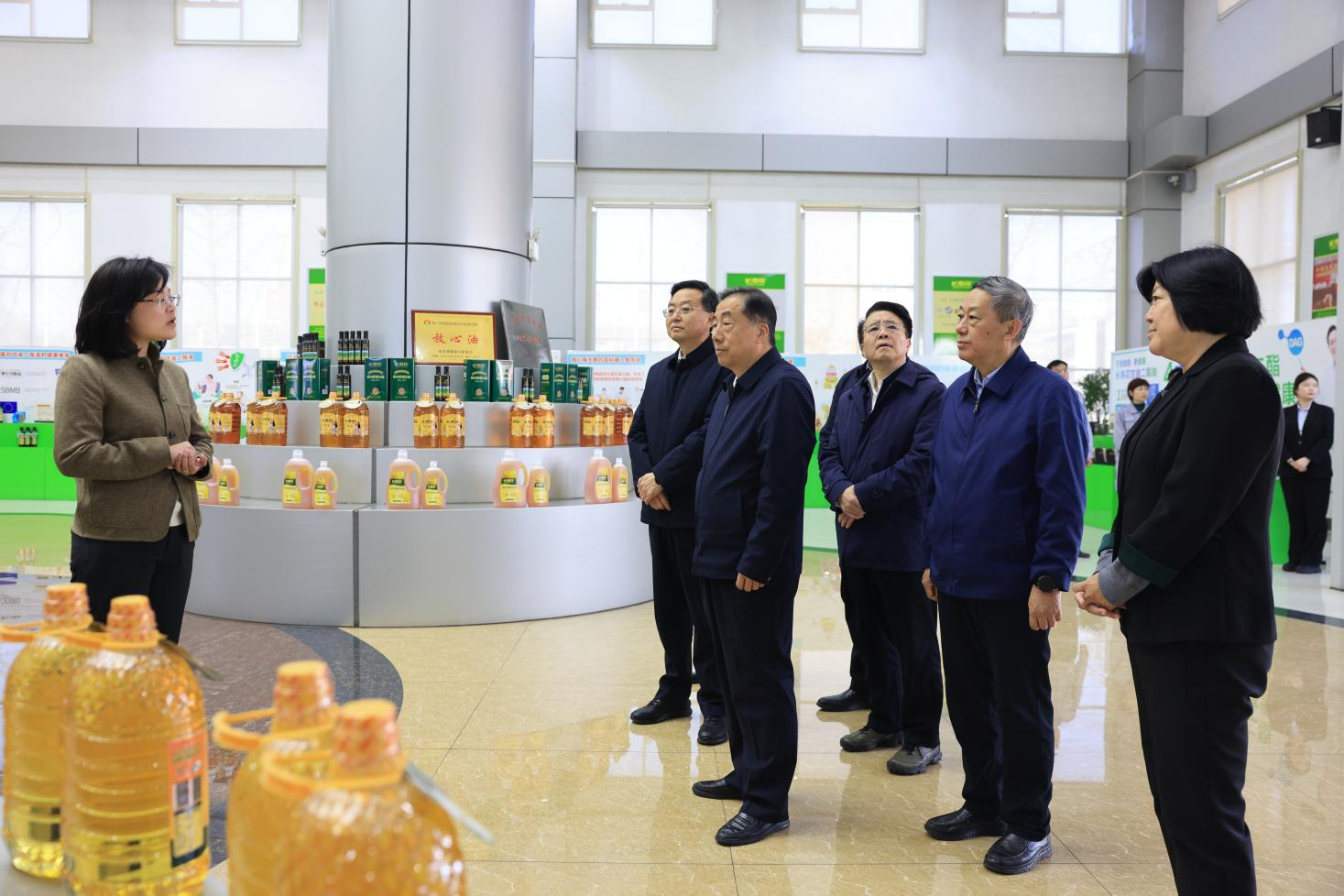 山東省人大常委會(huì)副主任、黨組副書記孫立成來(lái)山東三星集團(tuán)調(diào)研