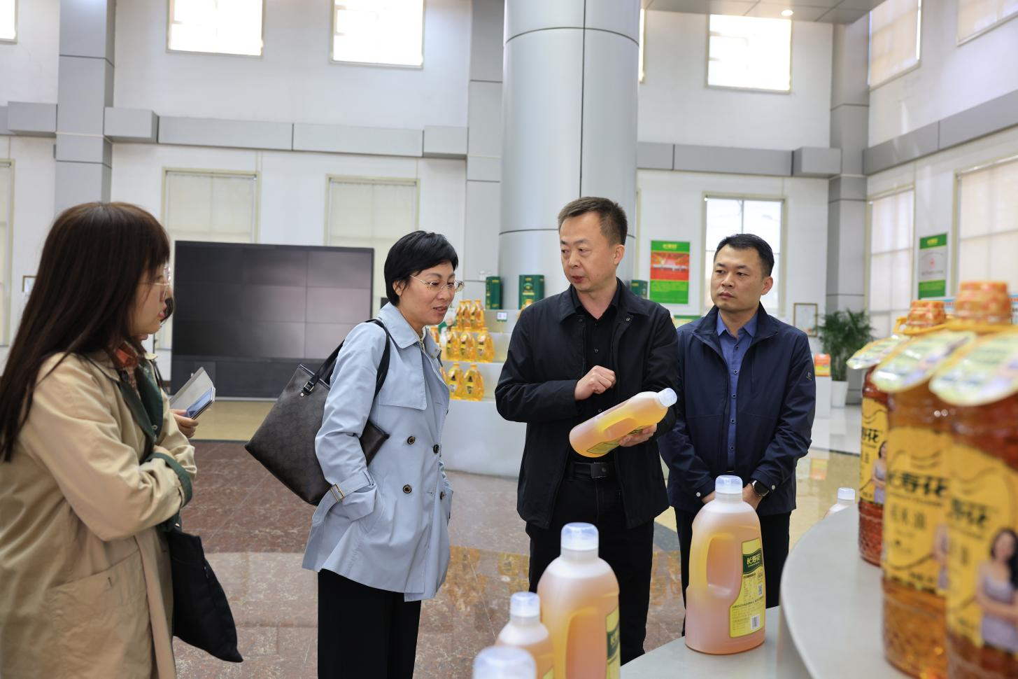 濱州市統(tǒng)計(jì)局、商務(wù)局聯(lián)合調(diào)研組來(lái)山東三星集團(tuán)調(diào)研