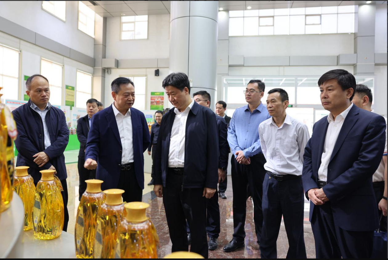 廣東省市場(chǎng)監(jiān)管局黨組成員、副局長(zhǎng)郭宇華一行來(lái)山東三星集團(tuán)調(diào)研