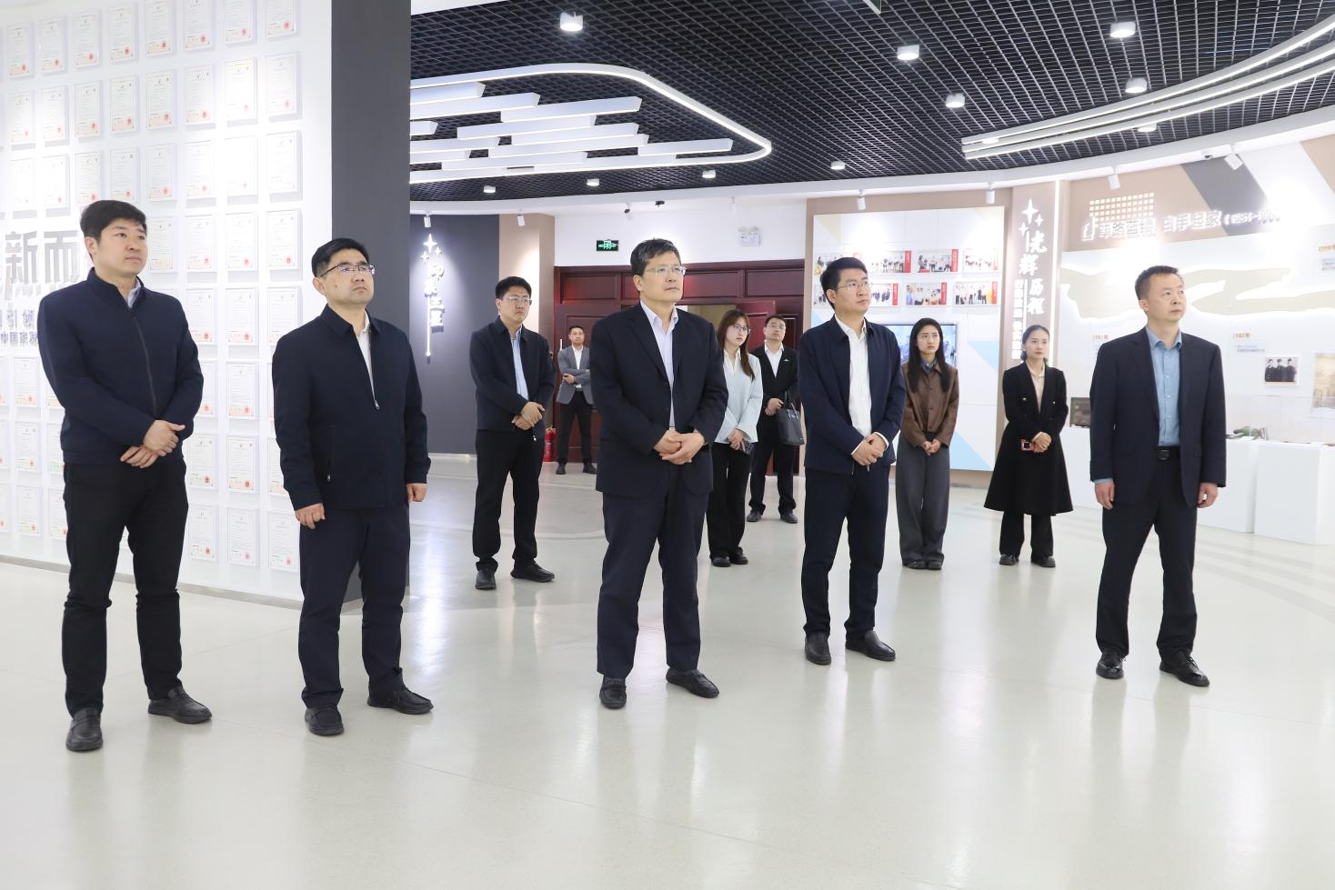 濱州市委市直機(jī)關(guān)工委副書(shū)記、三級(jí)調(diào)研員張榮堂帶隊(duì)來(lái)山東三星集團(tuán)調(diào)研