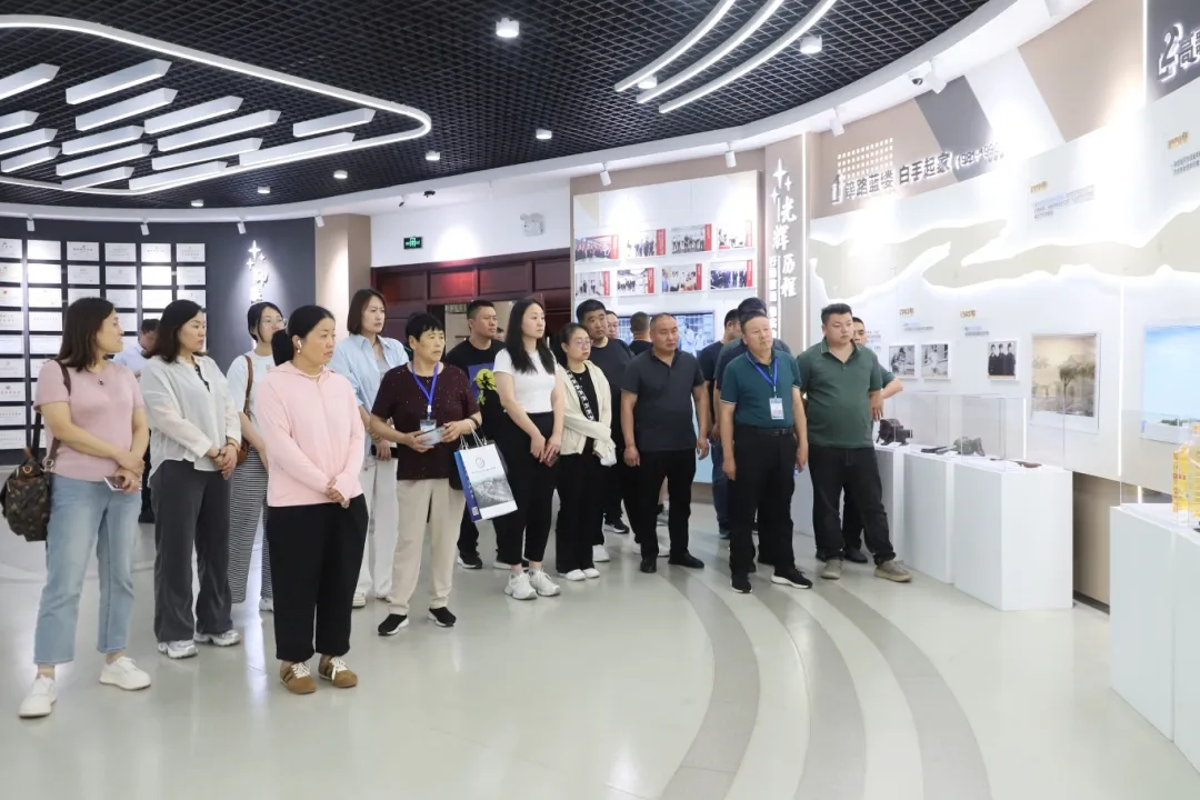 濱州北海經(jīng)濟(jì)開發(fā)區(qū)村（社區(qū)）黨組織書記、村（居）委會(huì)主任和村黨組織帶頭人后備力量示范培訓(xùn)班來(lái)山東三星集團(tuán)參觀學(xué)習(xí)