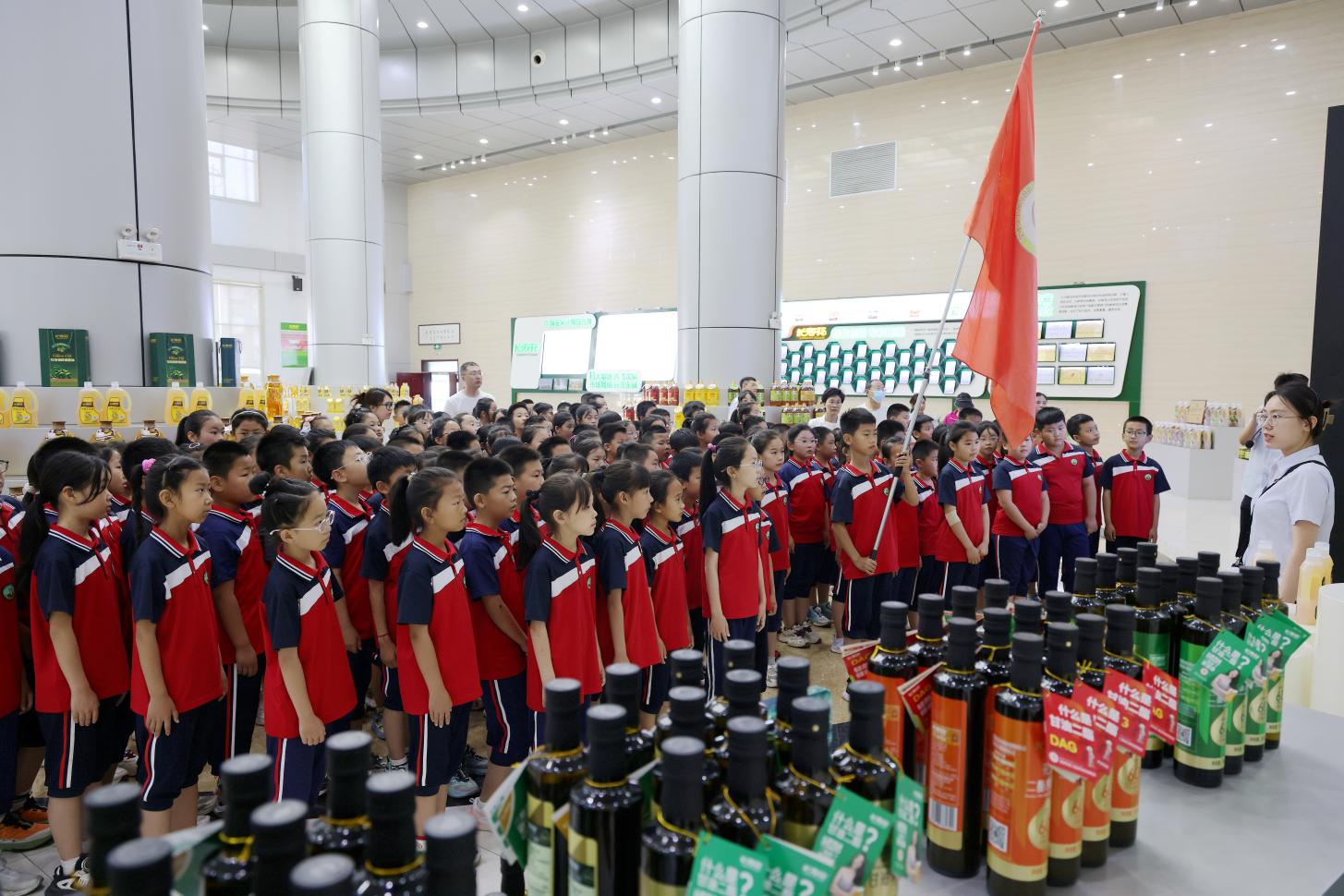 韓店中心小學(xué)師生走進(jìn)三星集團(tuán)開展實(shí)踐教育活動(dòng)