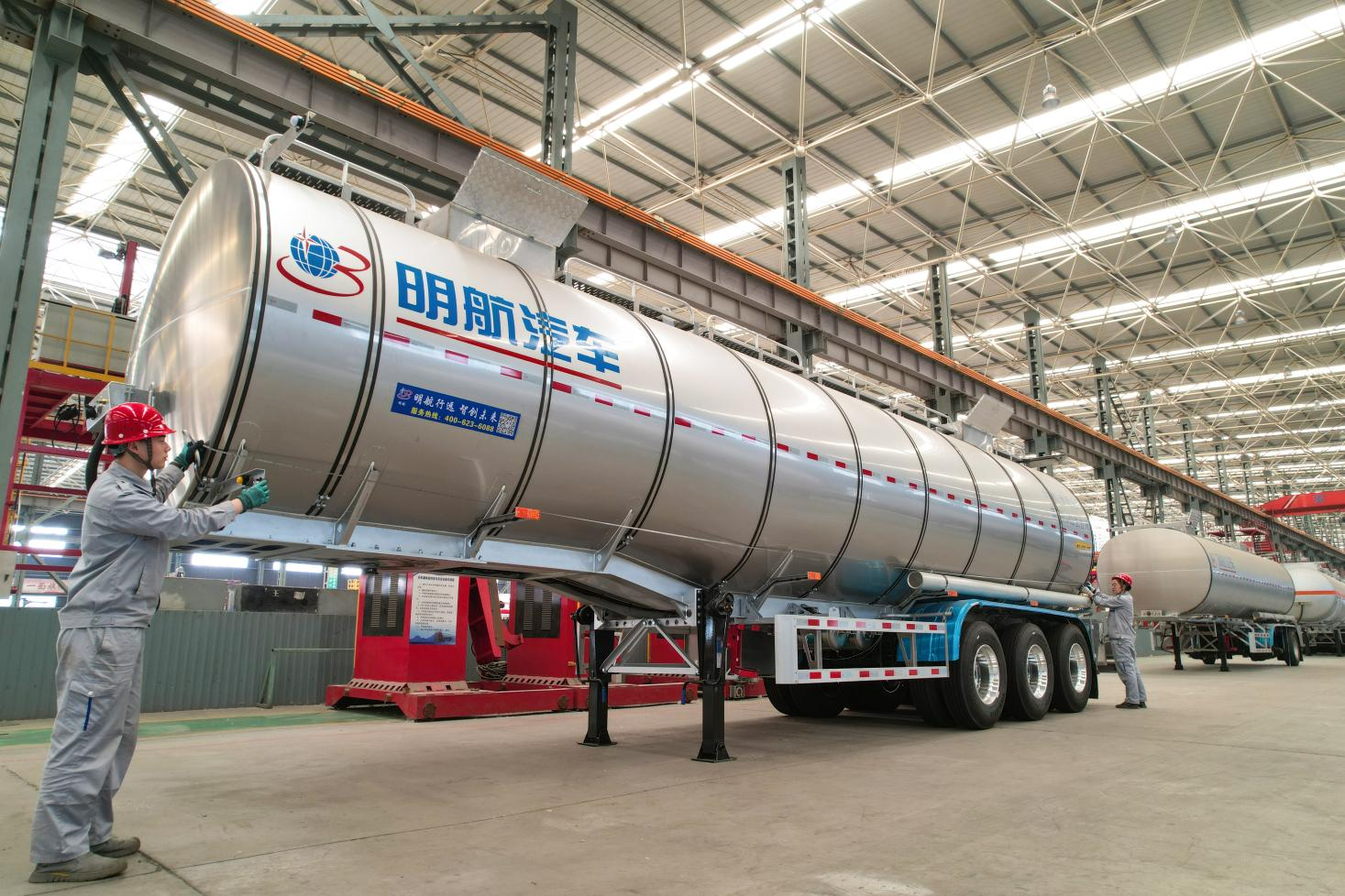 一線(xiàn)圖景｜機(jī)械公司：夏日車(chē)間忙生產(chǎn) 穩(wěn)進(jìn)提質(zhì)促發(fā)展