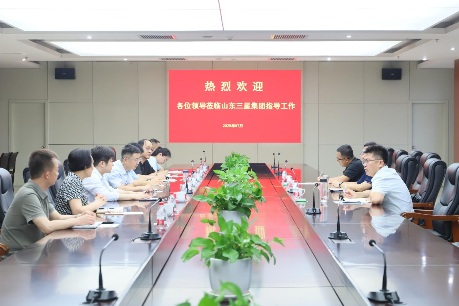 濱州市工信局黨組成員、副局長(zhǎng)雷燦來(lái)山東三星集團(tuán)調(diào)研