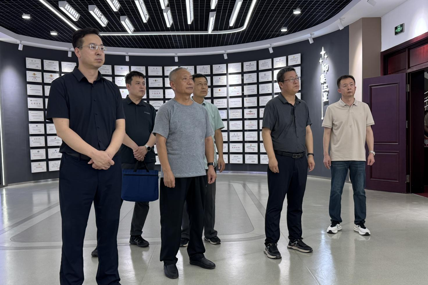 通遼市科爾沁區(qū)委副書記、政府區(qū)長(zhǎng)金樹國(guó)來山東三星集團(tuán)考察