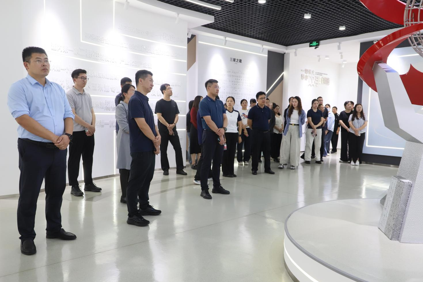 濱州市新興領(lǐng)域黨務(wù)工作者培訓(xùn)班來(lái)山東三星集團(tuán)參觀(guān)交流