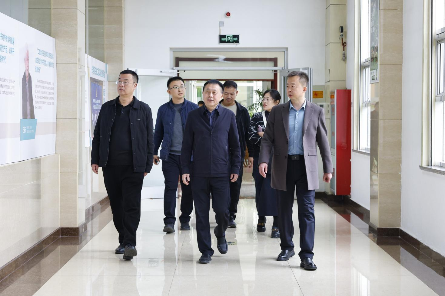 濱州市郵政管理局黨組書(shū)記、局長(zhǎng)劉新力一行來(lái)山東三星集團(tuán)參觀座談