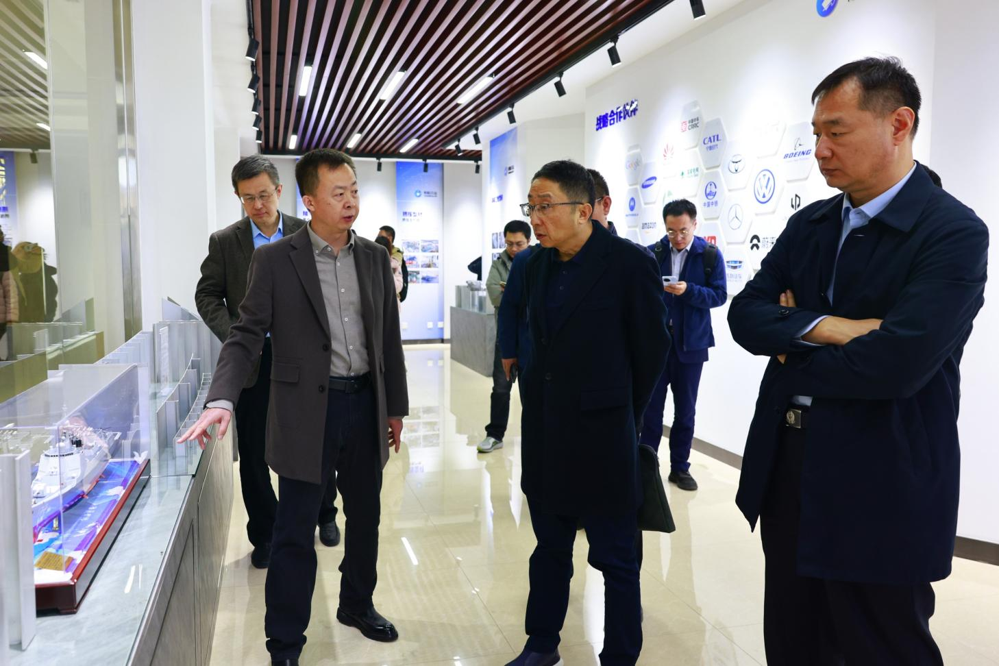 山東省工信廳、省冶金工業(yè)規(guī)劃研究院一行來(lái)山東三星集團(tuán)調(diào)研