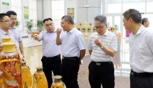 中國糧食經(jīng)濟雜志社社長、主編李福君來山東三星集團調(diào)研